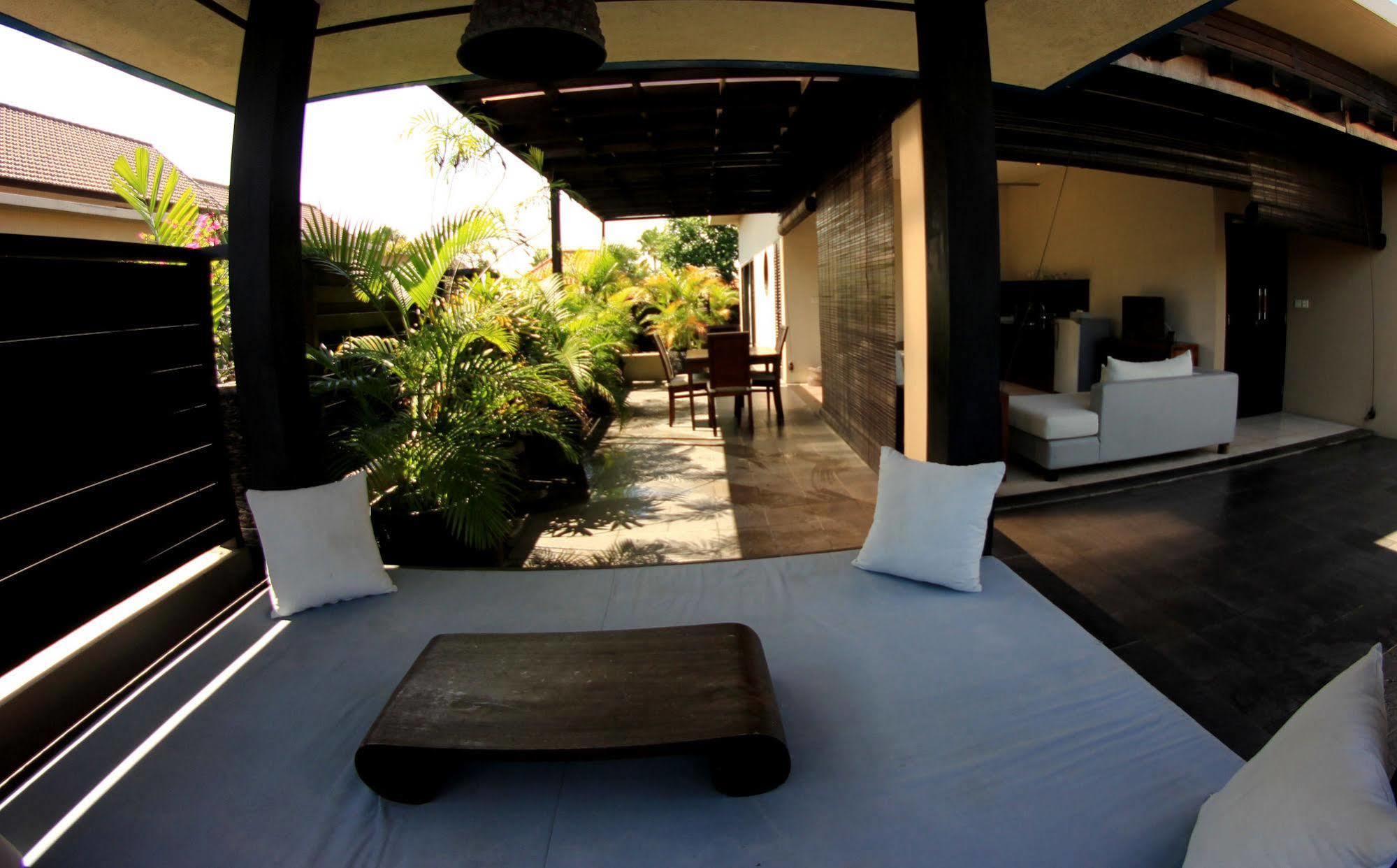 Villa Alam Warna Seminyak Esterno foto